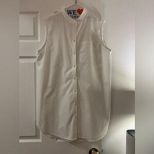 White sleeveless tunic